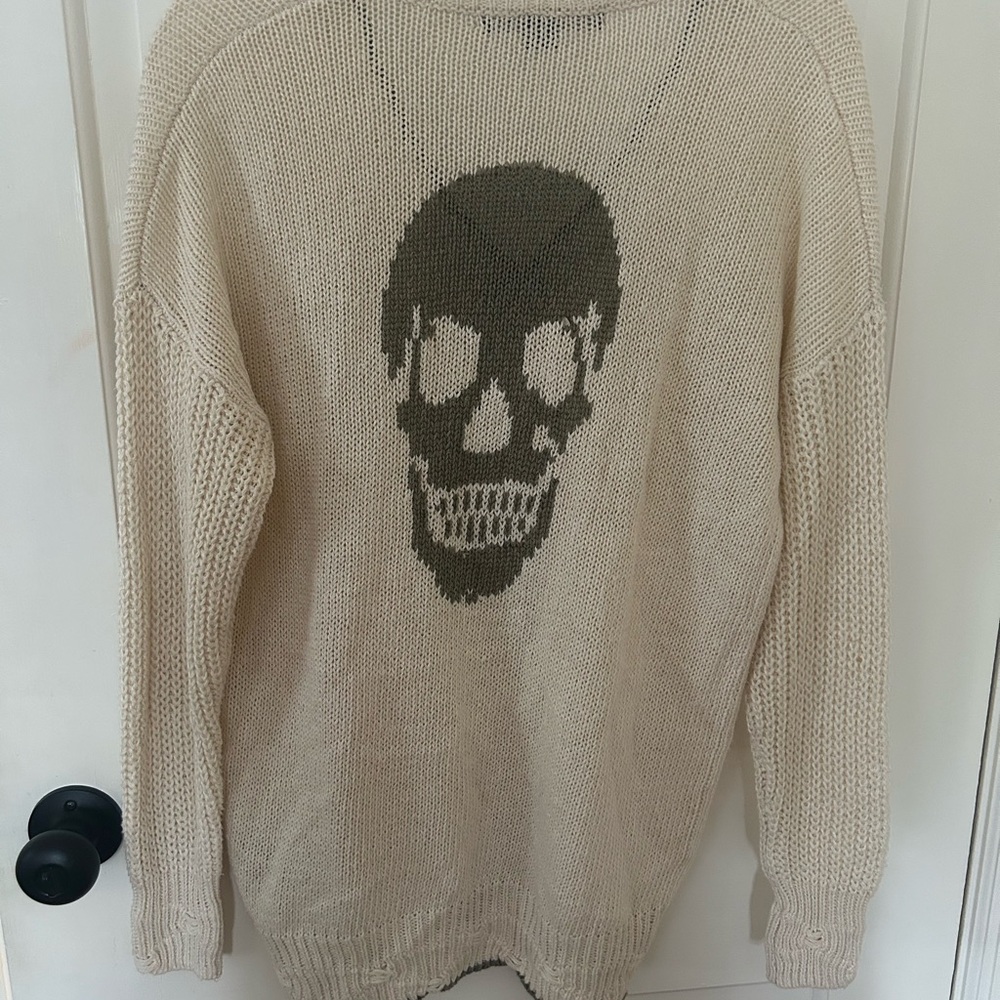 Skull Cashmere V-Neck Sweater in Cream with Olive Trim
